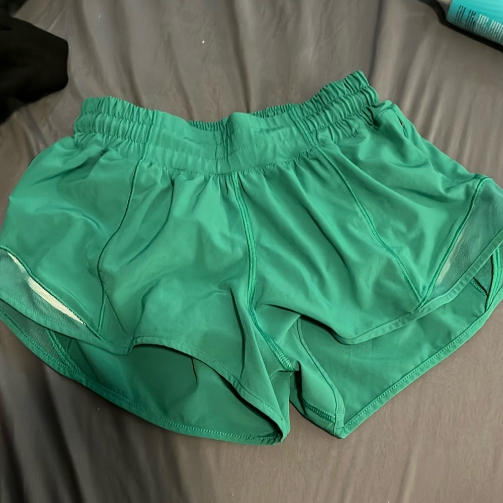 Green lululemon 2.5 hotty hots